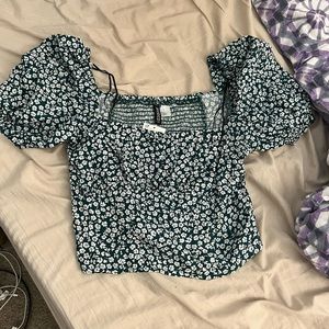 Green & White Flower Puff Sleeve Top